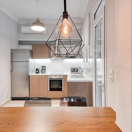 Modern 2-Bedroom Apt, 200M From The Acropolis Athens Luaran gambar