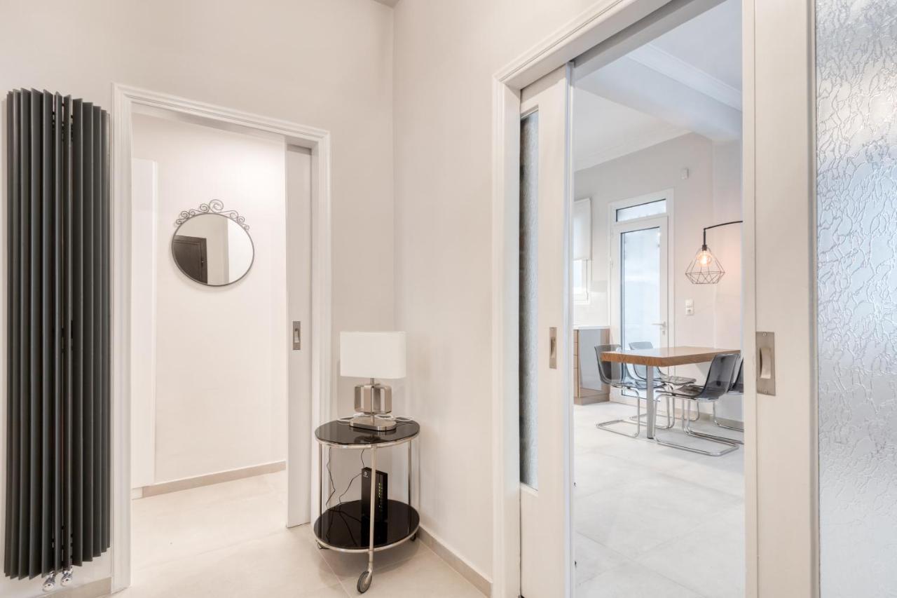 Modern 2-Bedroom Apt, 200M From The Acropolis Athens Luaran gambar