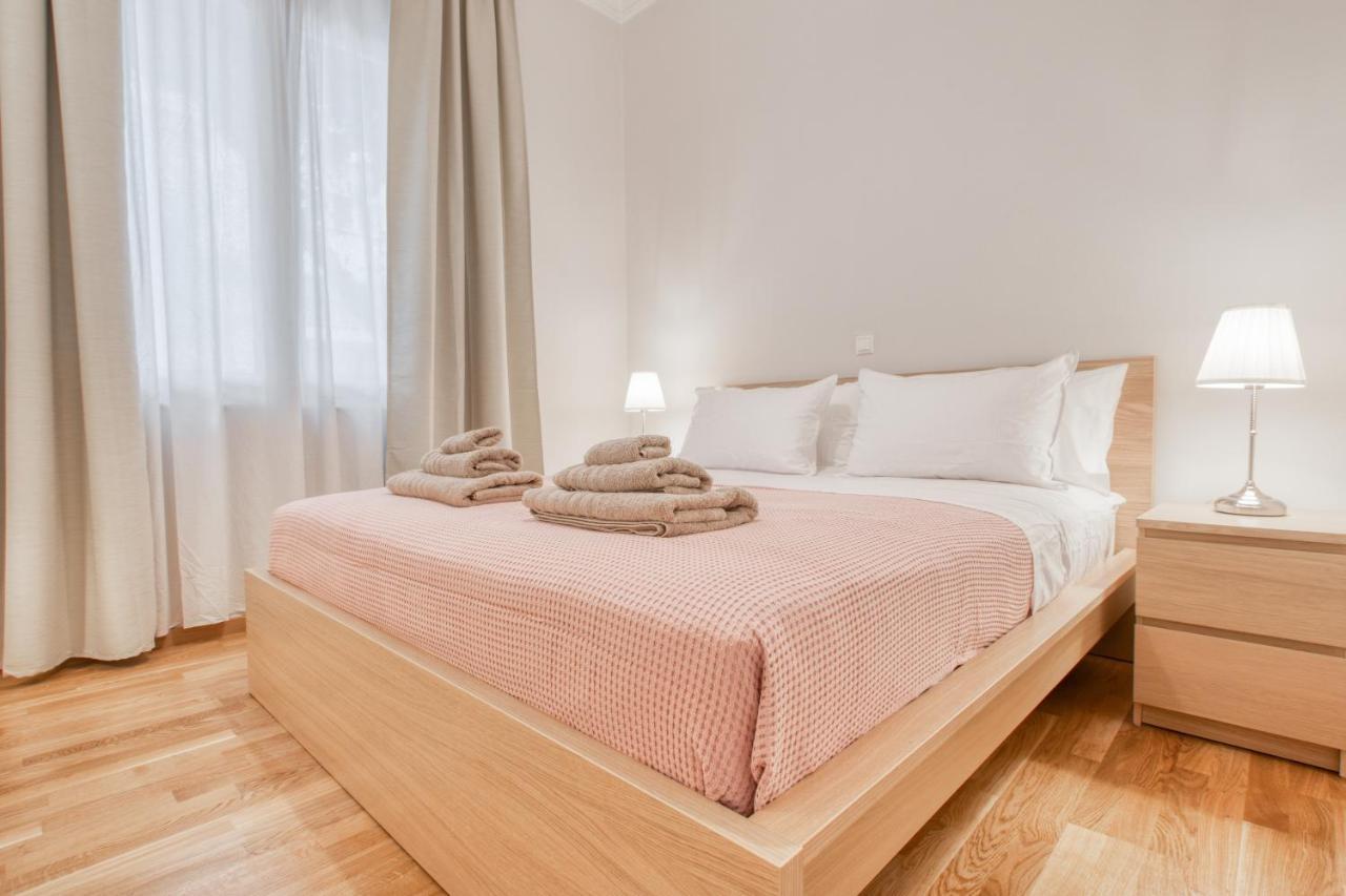 Modern 2-Bedroom Apt, 200M From The Acropolis Athens Luaran gambar