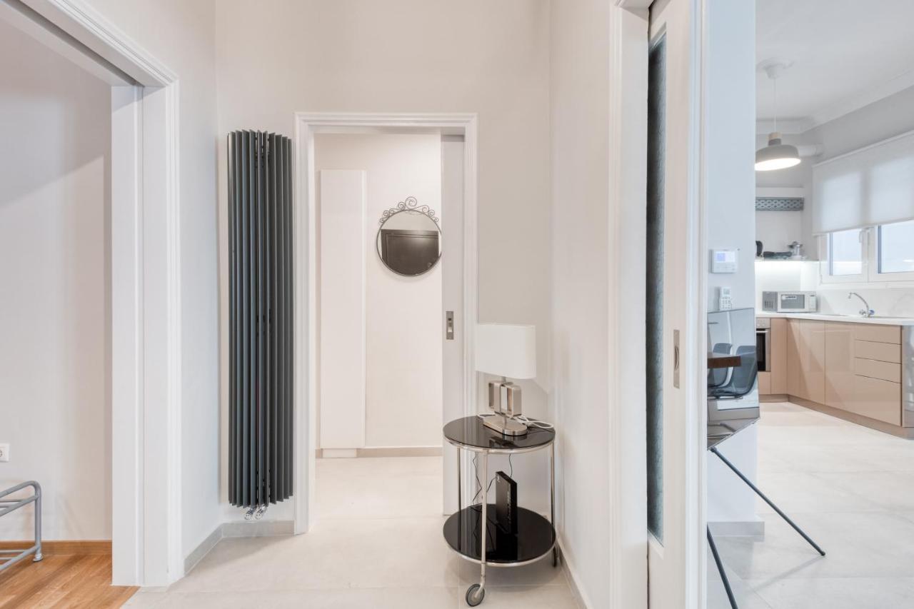Modern 2-Bedroom Apt, 200M From The Acropolis Athens Luaran gambar