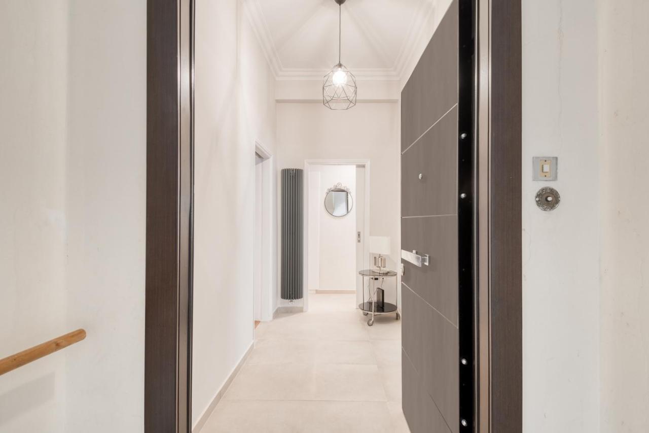 Modern 2-Bedroom Apt, 200M From The Acropolis Athens Luaran gambar