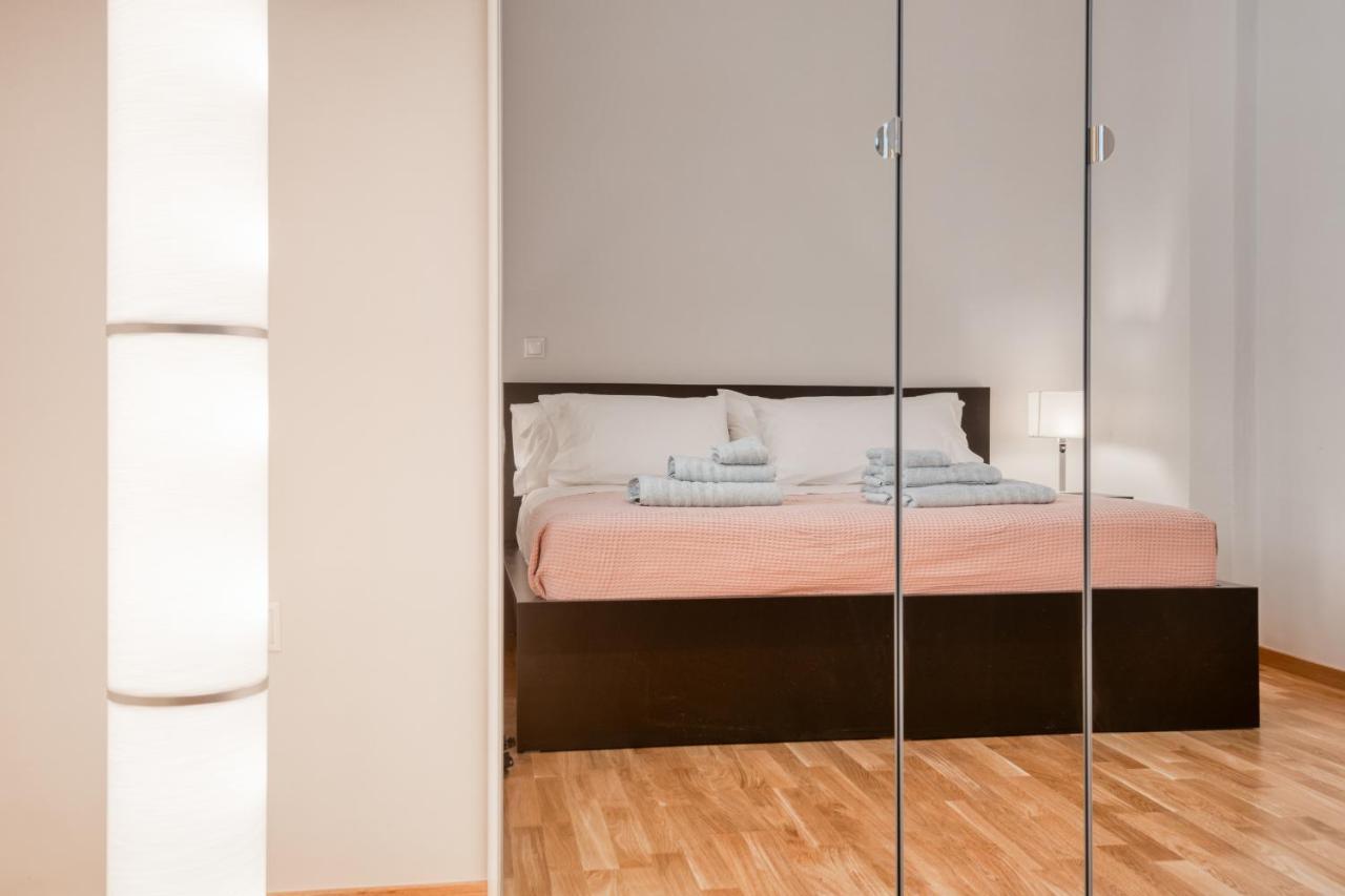 Modern 2-Bedroom Apt, 200M From The Acropolis Athens Luaran gambar