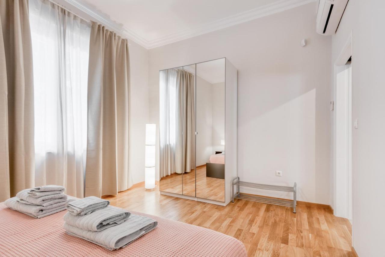 Modern 2-Bedroom Apt, 200M From The Acropolis Athens Luaran gambar