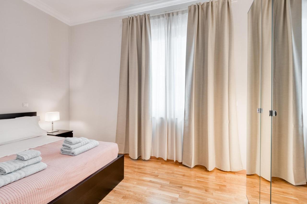 Modern 2-Bedroom Apt, 200M From The Acropolis Athens Luaran gambar