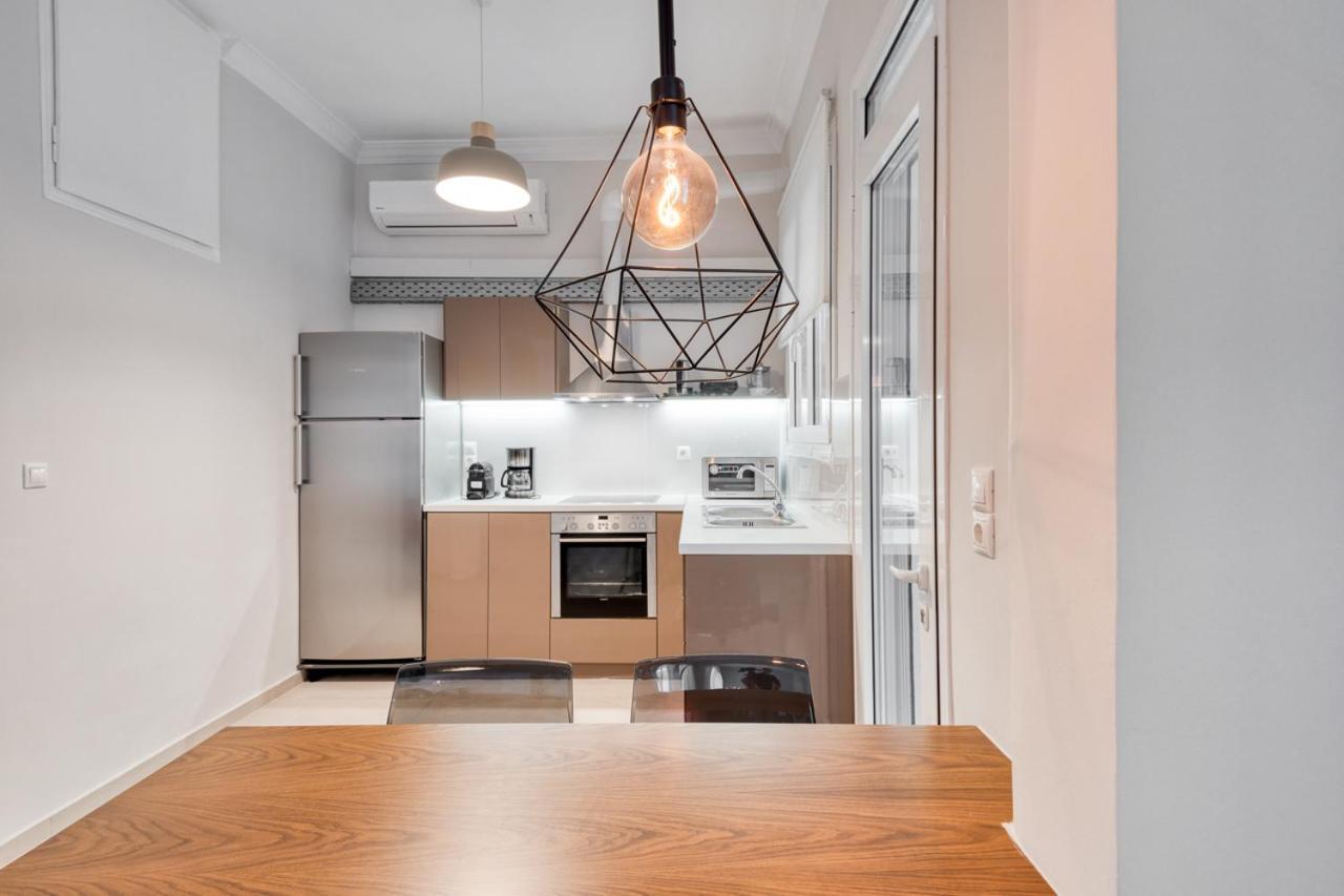 Modern 2-Bedroom Apt, 200M From The Acropolis Athens Luaran gambar