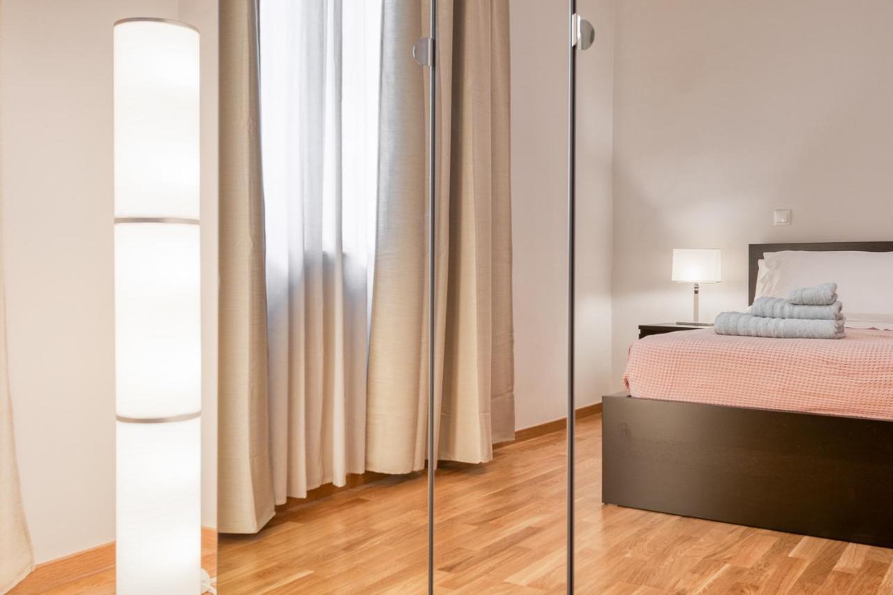 Modern 2-Bedroom Apt, 200M From The Acropolis Athens Luaran gambar